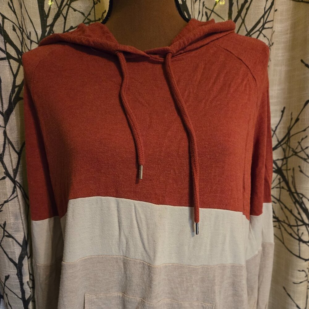 Market & Spruce "Candy Corn" hooded cotton top